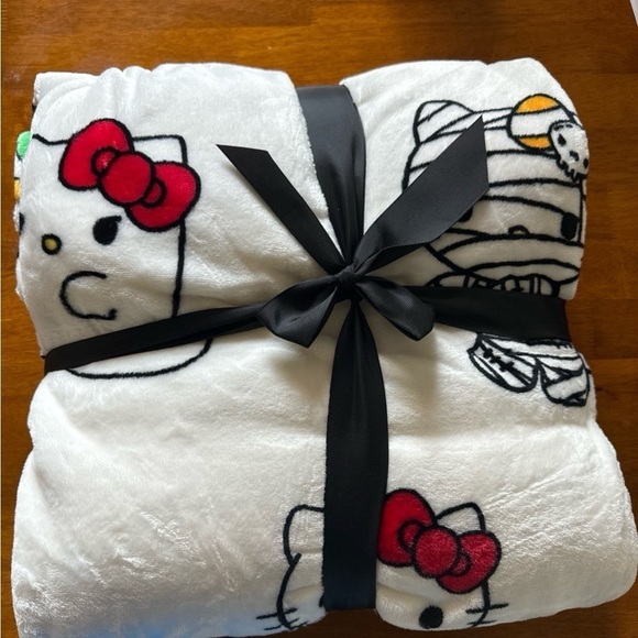 *CLEARANCE* Hello Kitty Halloween Blanket twin size - Picture 2 of 8